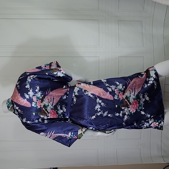 Once Upon A Bookclub Robe One Size Marilyn Monroe Peacock Blue Pink Poly Satin - Picture 4 of 8